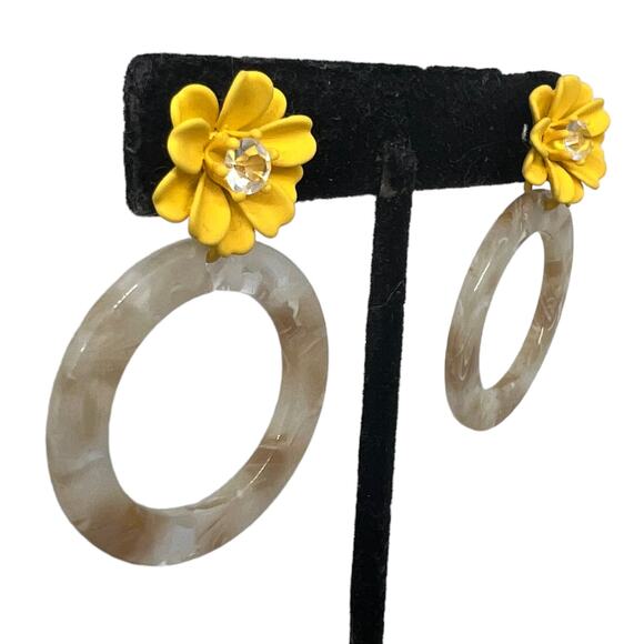 Vintage 1970s Yellow, White & Beige Floral Gem Hoop Post Earrings Retro Jewelry - Picture 8 of 12